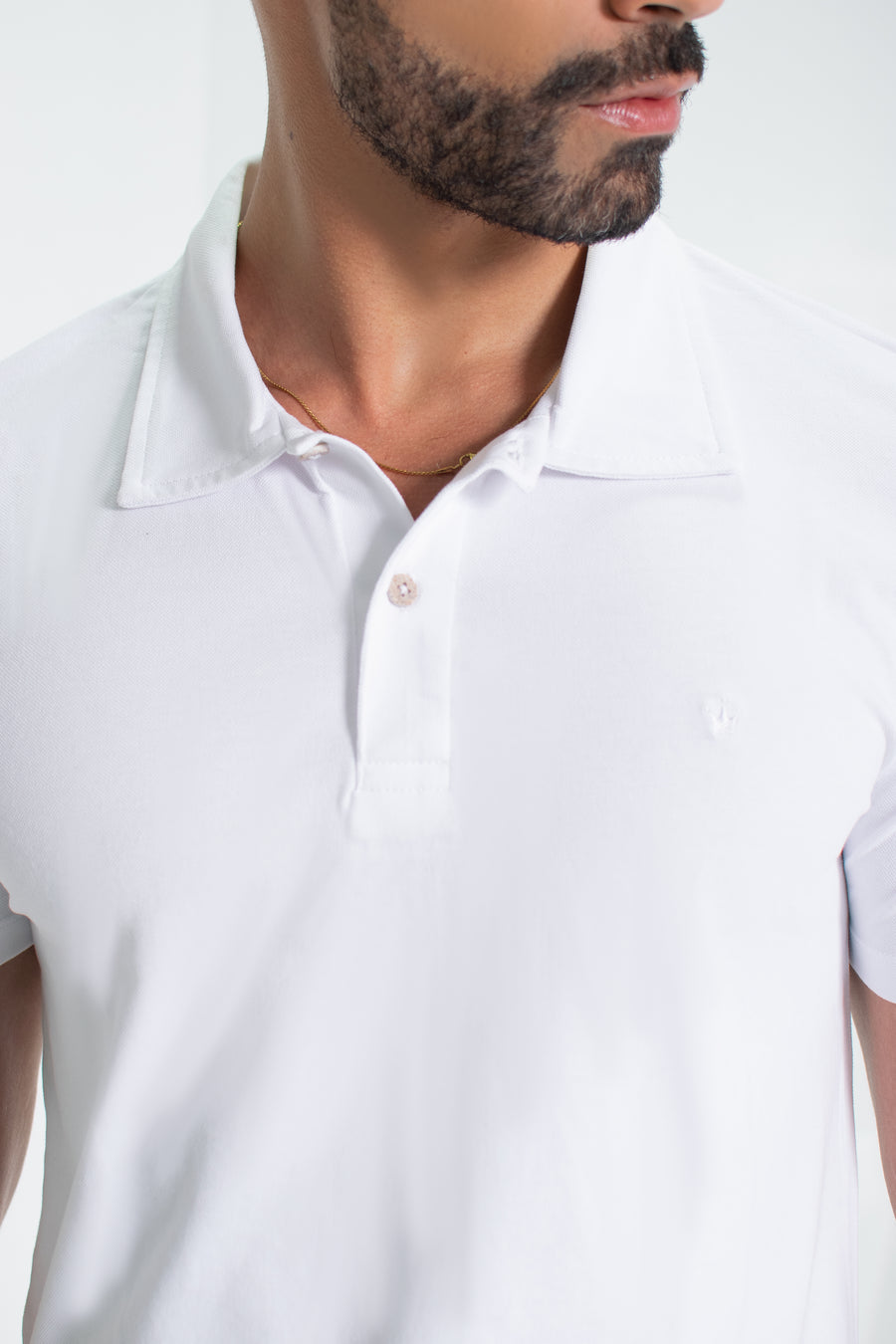 Camisa polo color blanco